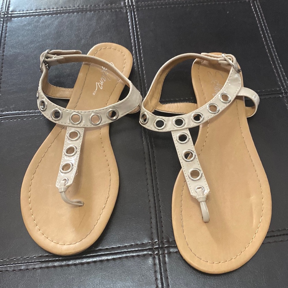 Tan Solan’s slippers size 8.5